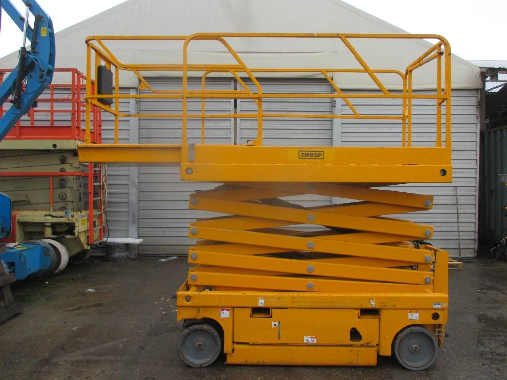 Haulotte Compact 12  - Schaarlift: afbeelding 1 Haulotte Compact 12  - Schaarlift: afbeelding 1