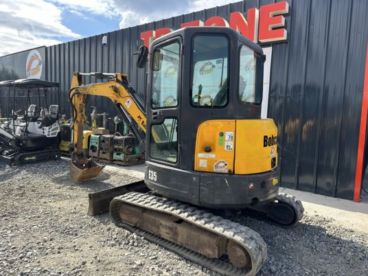 Bobcat E35 Cabine à 23 500 € HT - Minigraafmachine: afbeelding 4 Bobcat E35 Cabine à 23 500 € HT - Minigraafmachine: afbeelding 4