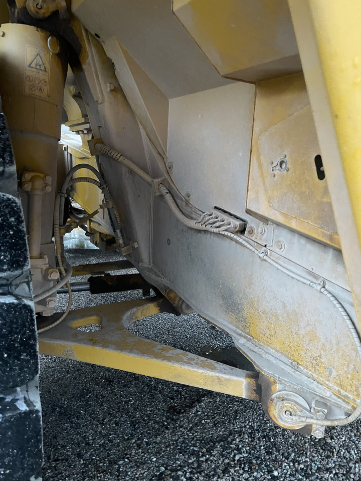 Zelfrijdende kiepwagen KOMATSU Hd405-6: afbeelding 6