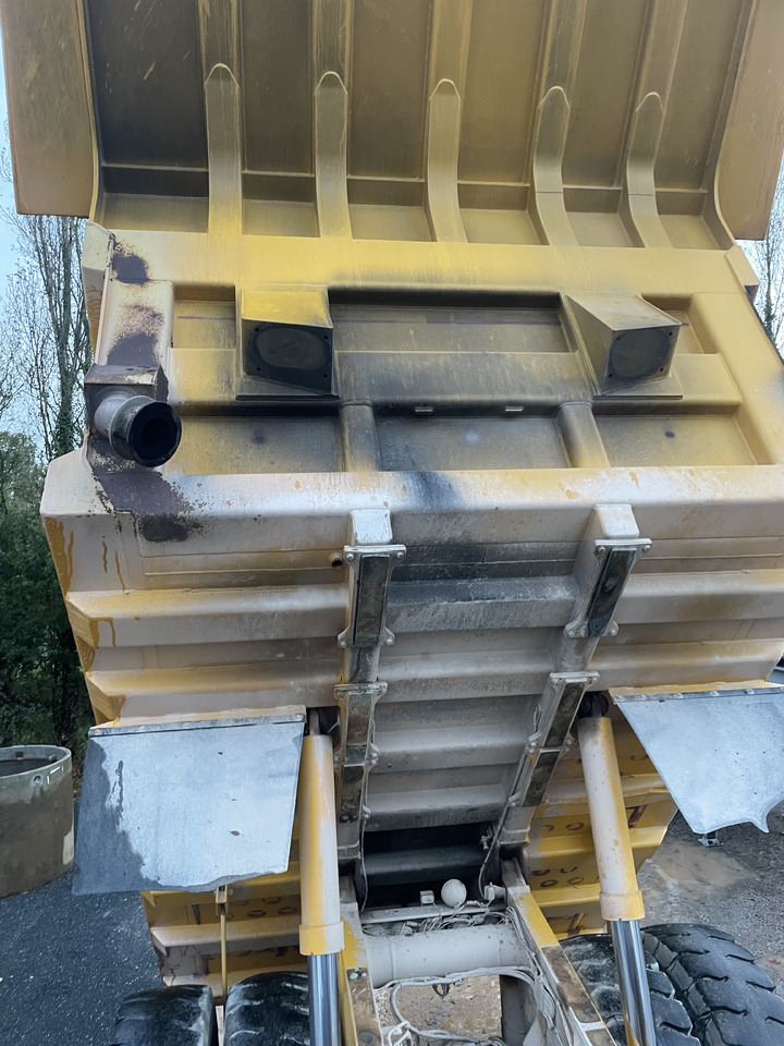 Zelfrijdende kiepwagen KOMATSU Hd405-6: afbeelding 16