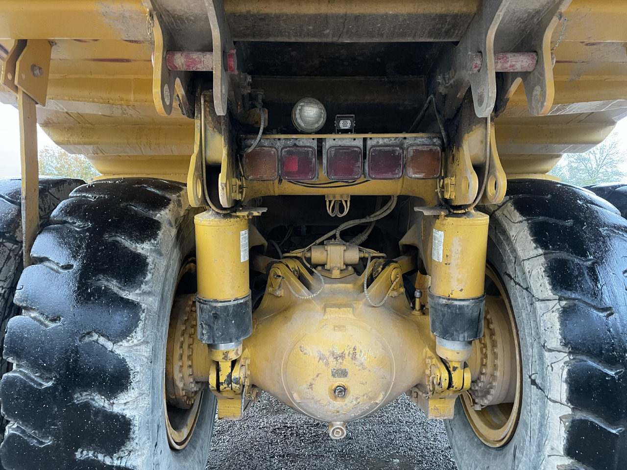 Zelfrijdende kiepwagen KOMATSU Hd405-6: afbeelding 19