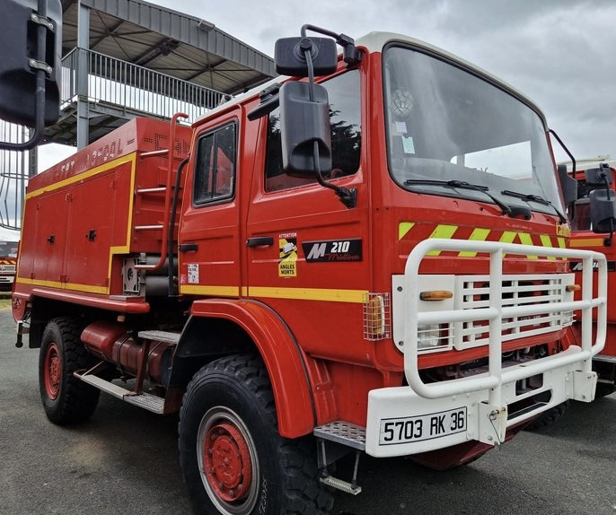 RENAULT M210 4x4 FPT HR 3500L - Brandweerwagen: afbeelding 2 RENAULT M210 4x4 FPT HR 3500L - Brandweerwagen: afbeelding 2