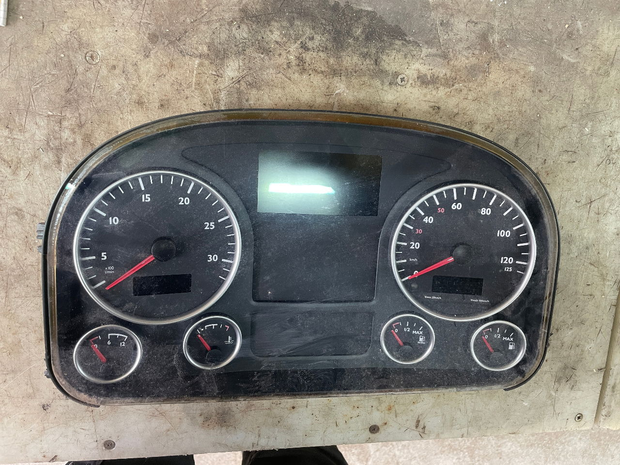 MAN MAN Lions City Kombiinstrument 81.272026224 81272026224 - Elektrisch systeem voor Vrachtwagen: afbeelding 1 MAN MAN Lions City Kombiinstrument 81.272026224 81272026224 - Elektrisch systeem voor Vrachtwagen: afbeelding 1