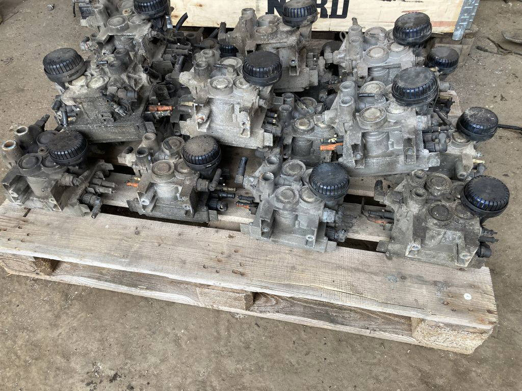 Wabco Wabco Achsmodulator Mercedes Citaro 4801030110 Modulator Actros EBS 480103 - Onderdelen voor Bus: afbeelding 2 Wabco Wabco Achsmodulator Mercedes Citaro 4801030110 Modulator Actros EBS 480103 - Onderdelen voor Bus: afbeelding 2