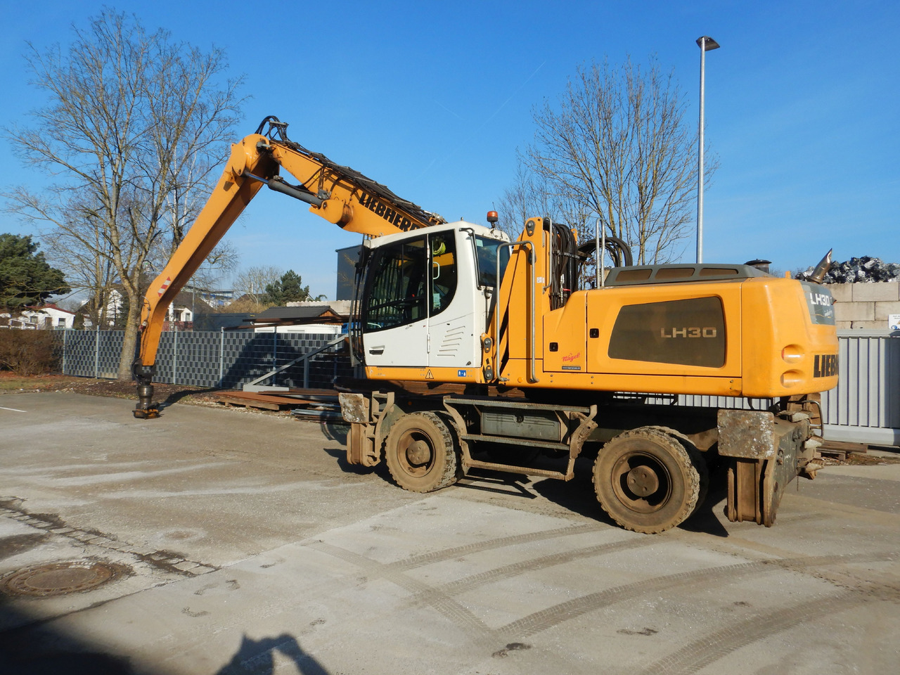 LIEBHERR LH 30 Industry - Overslagkraan: afbeelding 1 LIEBHERR LH 30 Industry - Overslagkraan: afbeelding 1