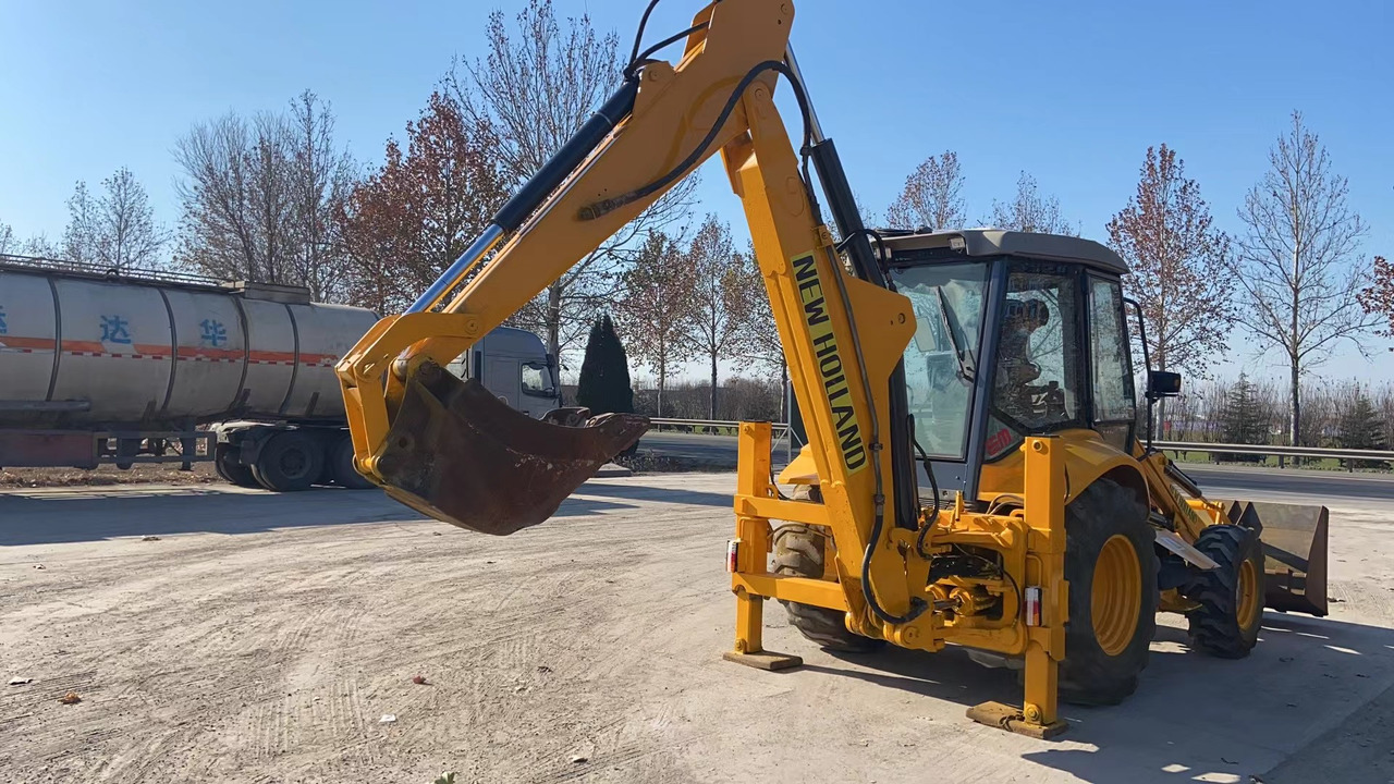 NEW HOLLAND LB95 - Graaflaadmachine: afbeelding 3 NEW HOLLAND LB95 - Graaflaadmachine: afbeelding 3