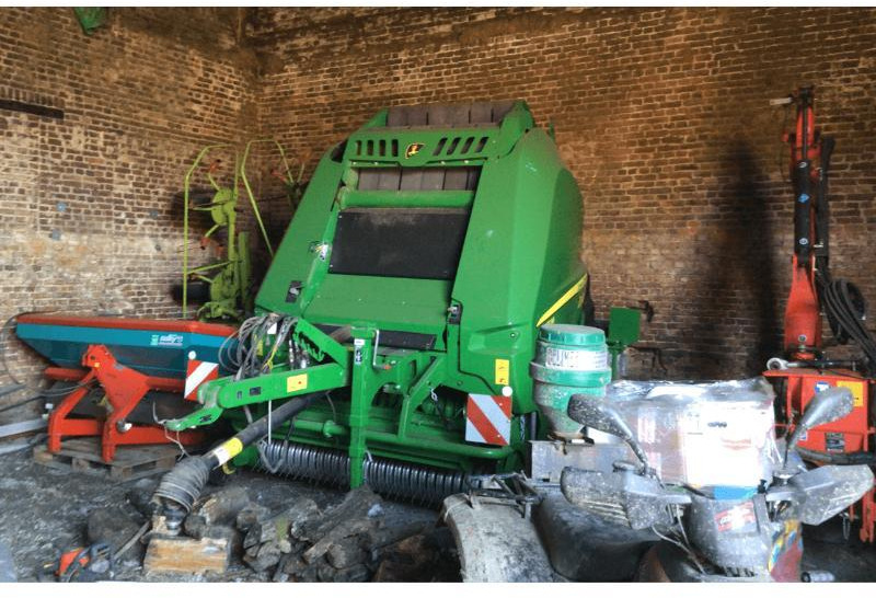 JOHN DEERE V461M - Ronde balenpers: afbeelding 1 JOHN DEERE V461M - Ronde balenpers: afbeelding 1