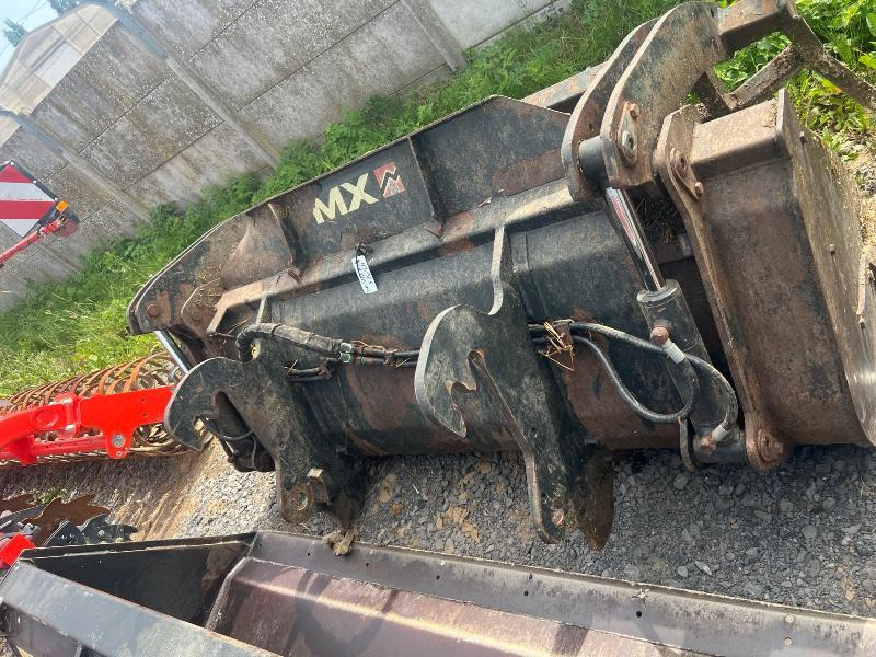 MAILLEUX BMSA245HT - Voorladerbak voor Tractor: afbeelding 2 MAILLEUX BMSA245HT - Voorladerbak voor Tractor: afbeelding 2