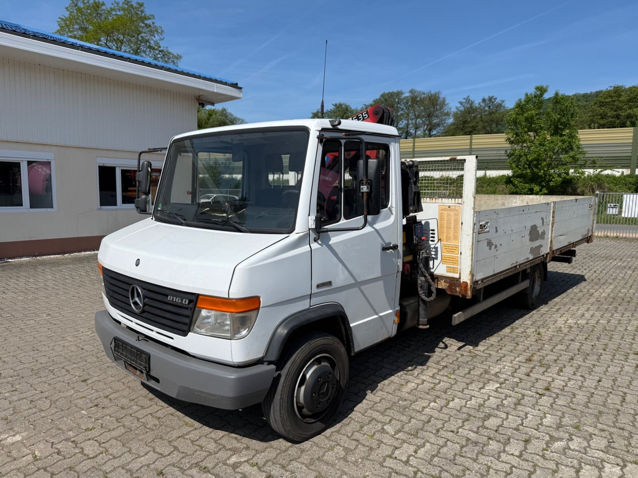 Mercedes-Benz 816 D - Bestelwagen met open laadbak: afbeelding 1 Mercedes-Benz 816 D - Bestelwagen met open laadbak: afbeelding 1