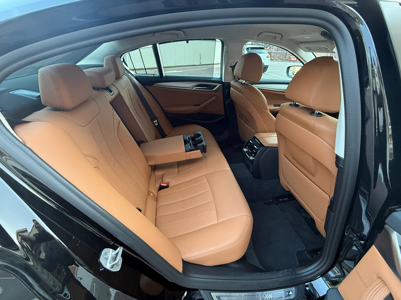 BMW 520D MILDHYBRID - Sedan: afbeelding 3 BMW 520D MILDHYBRID - Sedan: afbeelding 3