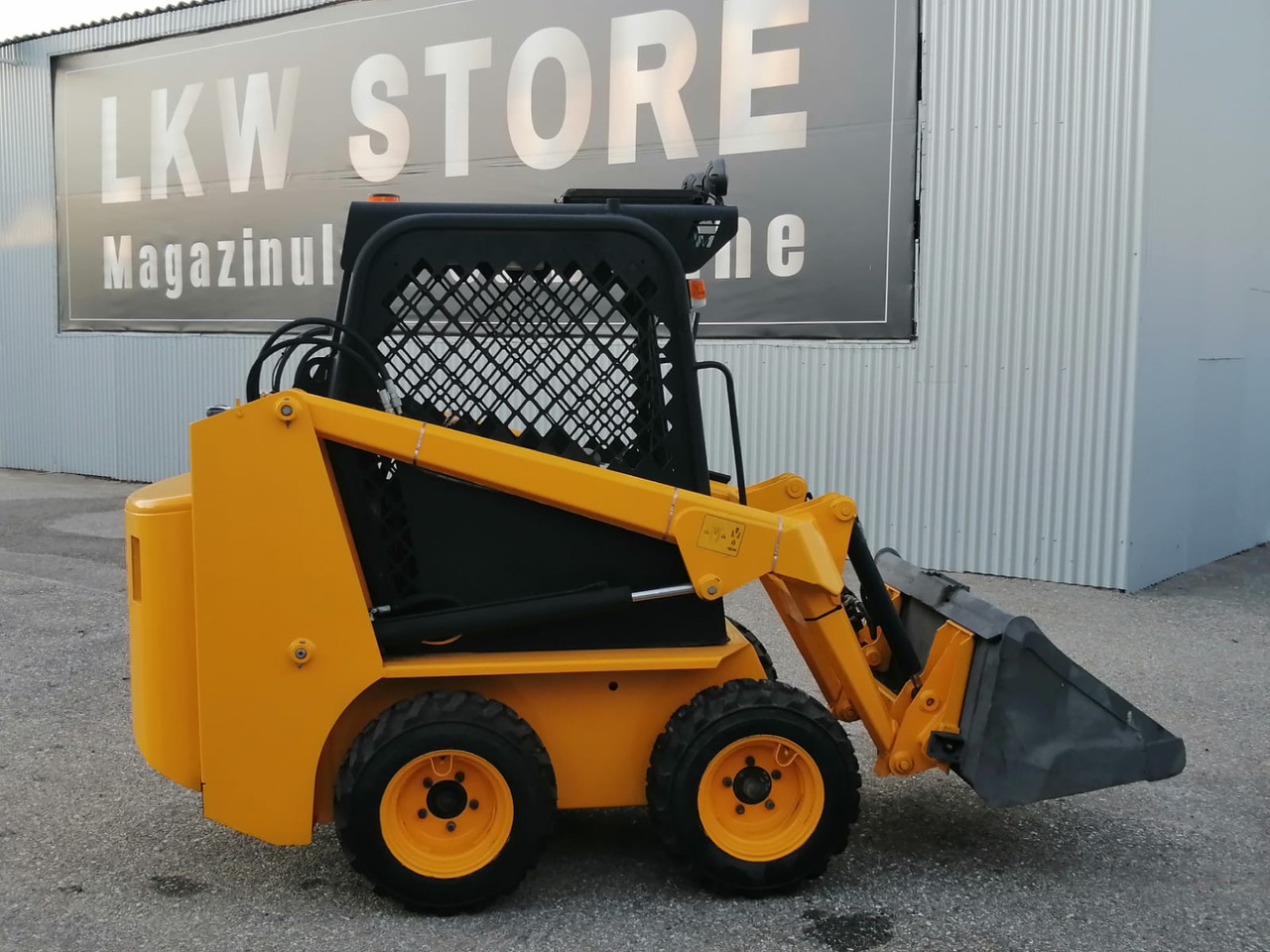 Bobcat Front Loader Ram Italia FM 120 – Hammer Installation - Schranklader: afbeelding 2 Bobcat Front Loader Ram Italia FM 120 – Hammer Installation - Schranklader: afbeelding 2