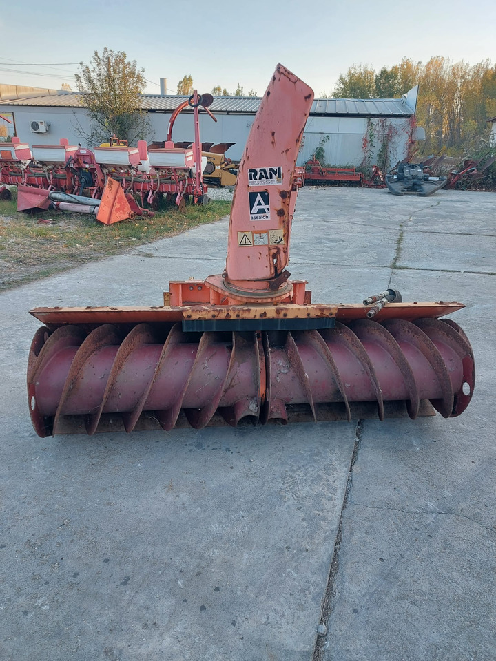 Freza zapada/Snow blower Assaloni pentru Buldoexcavator/Bobcat/Incatcator frontal - Sneeuwblazer voor Bouwmachine: afbeelding 1 Freza zapada/Snow blower Assaloni pentru Buldoexcavator/Bobcat/Incatcator frontal - Sneeuwblazer voor Bouwmachine: afbeelding 1