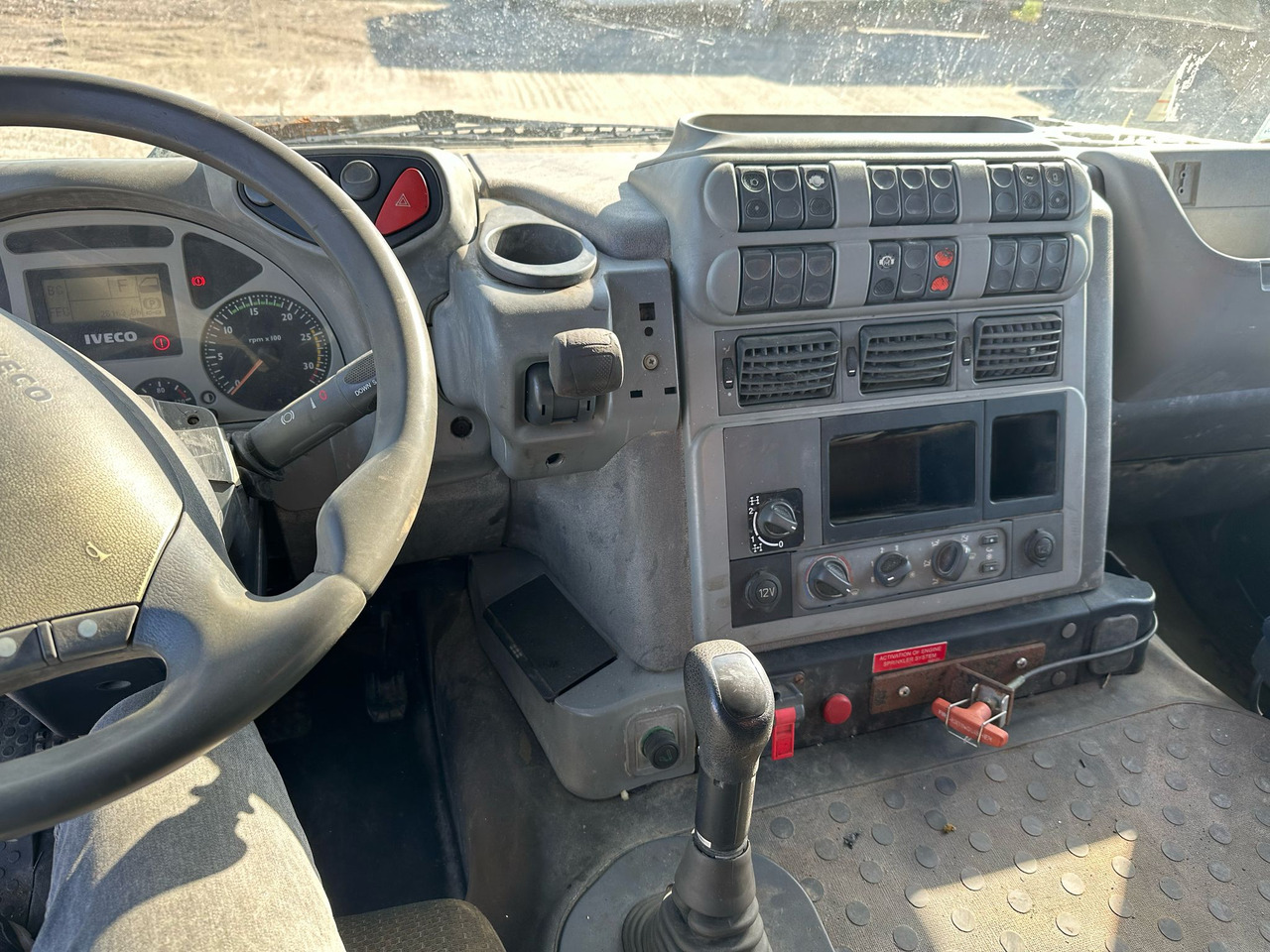 Iveco Trakker Tipper - Kipper vrachtwagen: afbeelding 3 Iveco Trakker Tipper - Kipper vrachtwagen: afbeelding 3