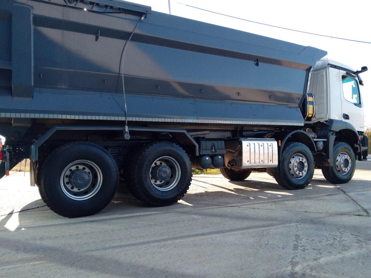 Mercedes-Benz Arocs 42.40 8×4 Basculanta/Tipper/Kipper Heavy Duty, TOP !!! - Kipper vrachtwagen: afbeelding 4 Mercedes-Benz Arocs 42.40 8×4 Basculanta/Tipper/Kipper Heavy Duty, TOP !!! - Kipper vrachtwagen: afbeelding 4