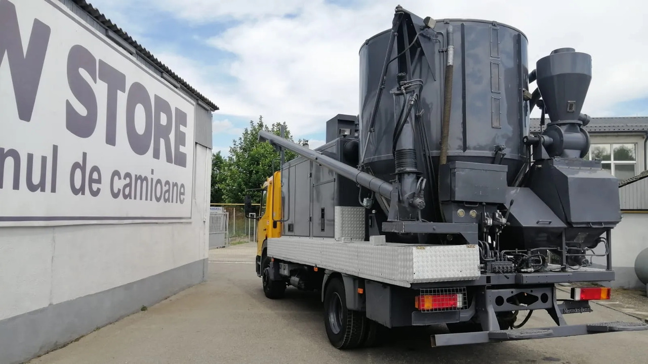 Mercedes-Benz Atego & Gmelin Animal Feed Mill and Mixer/FNC - Veeteelt materiaal: afbeelding 4 Mercedes-Benz Atego & Gmelin Animal Feed Mill and Mixer/FNC - Veeteelt materiaal: afbeelding 4