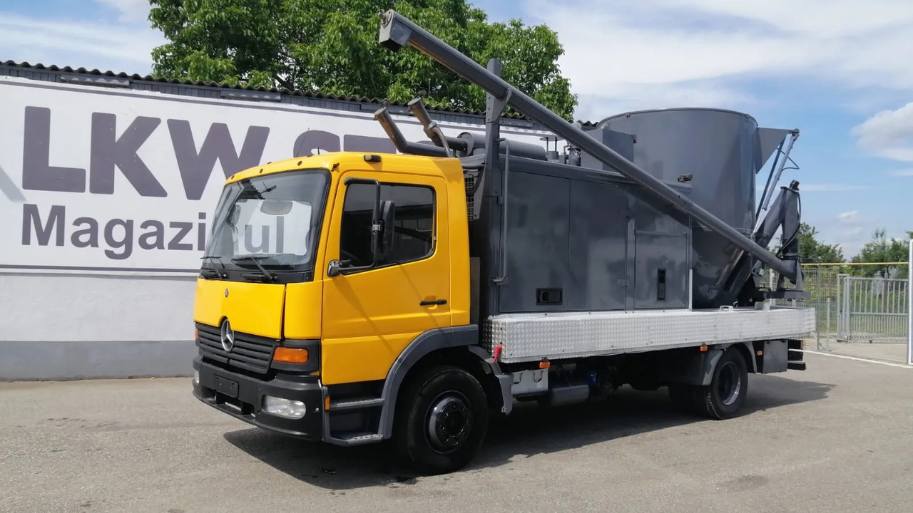 Mercedes-Benz Atego & Gmelin Animal Feed Mill and Mixer/FNC - Veeteelt materiaal: afbeelding 2 Mercedes-Benz Atego & Gmelin Animal Feed Mill and Mixer/FNC - Veeteelt materiaal: afbeelding 2