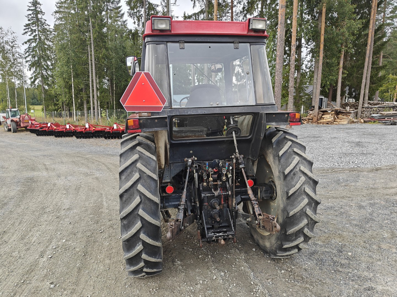 Case 895XL etukuormaajalla suunnanvaihtajalla, paljon varusteita mukaan etukuormaajaan, katso video! - Tractor: afbeelding 3 Case 895XL etukuormaajalla suunnanvaihtajalla, paljon varusteita mukaan etukuormaajaan, katso video! - Tractor: afbeelding 3