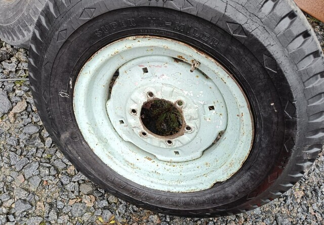 Fordson Diesel Major eturenkaat - Band voor Tractor: afbeelding 4 Fordson Diesel Major eturenkaat - Band voor Tractor: afbeelding 4