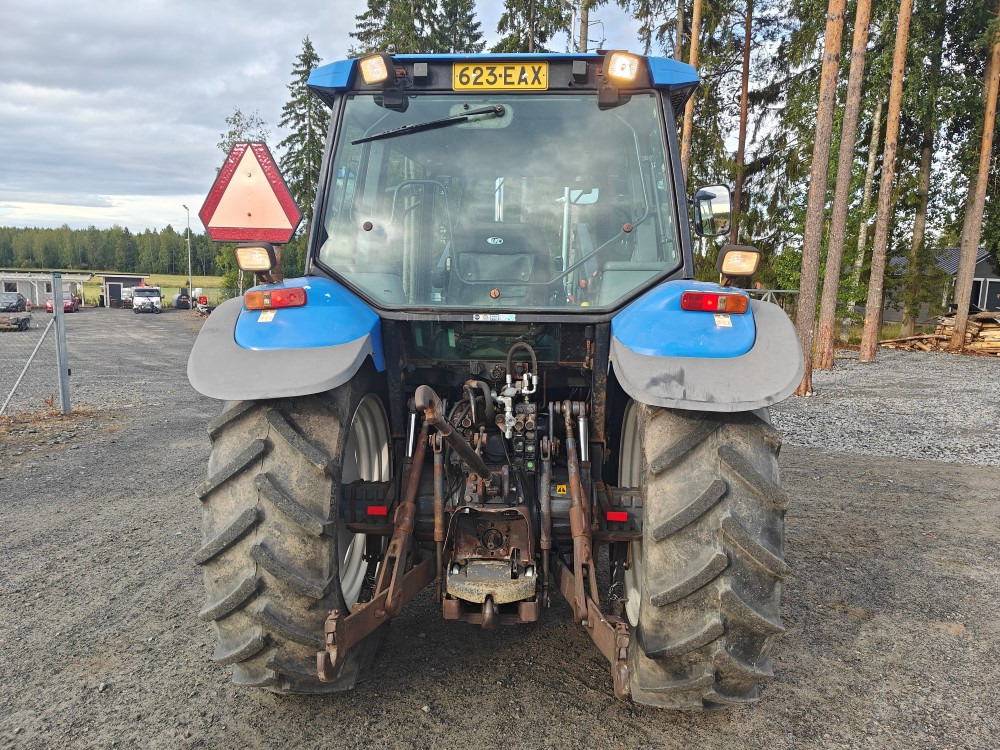 New Holland TS100, ES vaihteisto, ilmastointi, etukuormaaja Ålö Q55, katso video! - Tractor: afbeelding 4 New Holland TS100, ES vaihteisto, ilmastointi, etukuormaaja Ålö Q55, katso video! - Tractor: afbeelding 4
