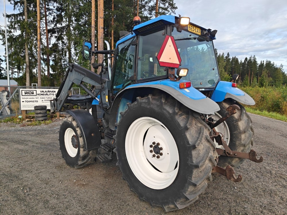 New Holland TS100, ES vaihteisto, ilmastointi, etukuormaaja Ålö Q55, katso video! - Tractor: afbeelding 3 New Holland TS100, ES vaihteisto, ilmastointi, etukuormaaja Ålö Q55, katso video! - Tractor: afbeelding 3