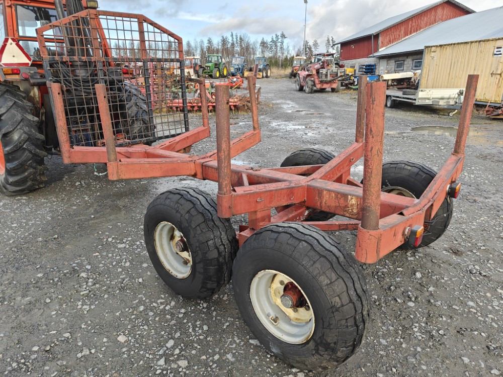 Rysky Metsävaunu telillä - Uitrijwagen: afbeelding 2 Rysky Metsävaunu telillä - Uitrijwagen: afbeelding 2