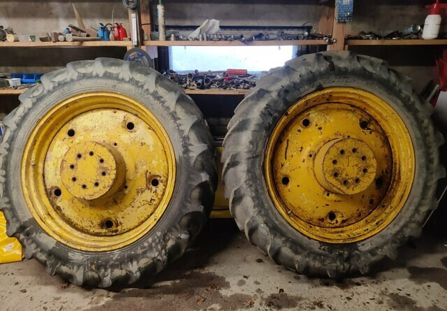 Traktorin renkaat 13.6/12x38 vanteilla - Band voor Tractor: afbeelding 1 Traktorin renkaat 13.6/12x38 vanteilla - Band voor Tractor: afbeelding 1