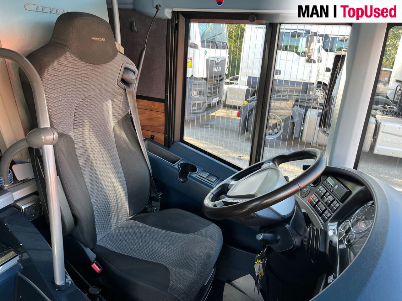 NEOPLAN CITYLINER 2 / N 1218 HDL Euro6 Intarder Klima AHK - Touringcar: afbeelding 4 NEOPLAN CITYLINER 2 / N 1218 HDL Euro6 Intarder Klima AHK - Touringcar: afbeelding 4