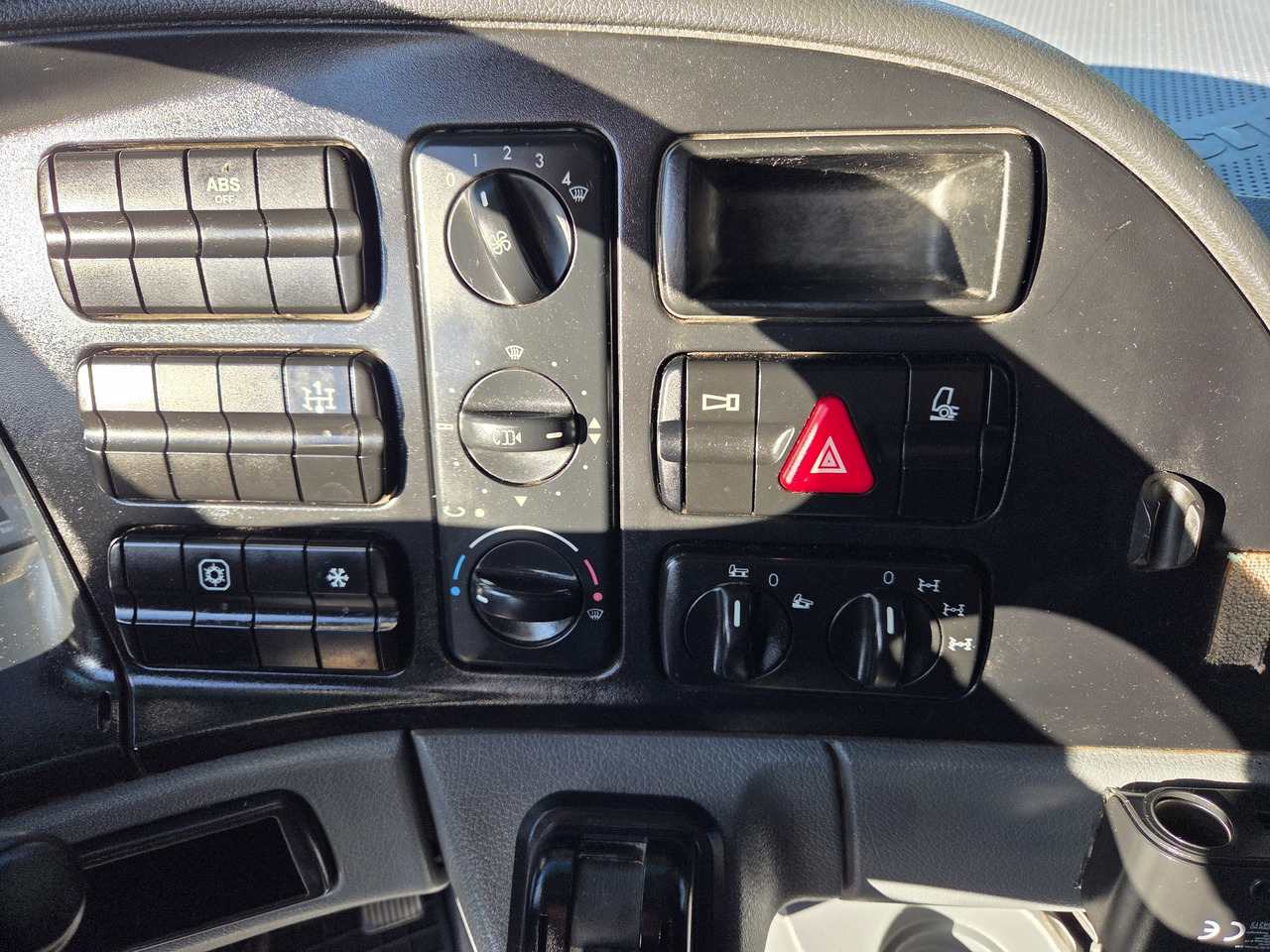 Leasing MERCEDES-BENZ ACTROS 3341 6x6 + CRANE PM 30 Radio Control MERCEDES-BENZ ACTROS 3341 6x6 + CRANE PM 30 Radio Control: afbeelding 10 Leasing MERCEDES-BENZ ACTROS 3341 6x6 + CRANE PM 30 Radio Control MERCEDES-BENZ ACTROS 3341 6x6 + CRANE PM 30 Radio Control: afbeelding 10