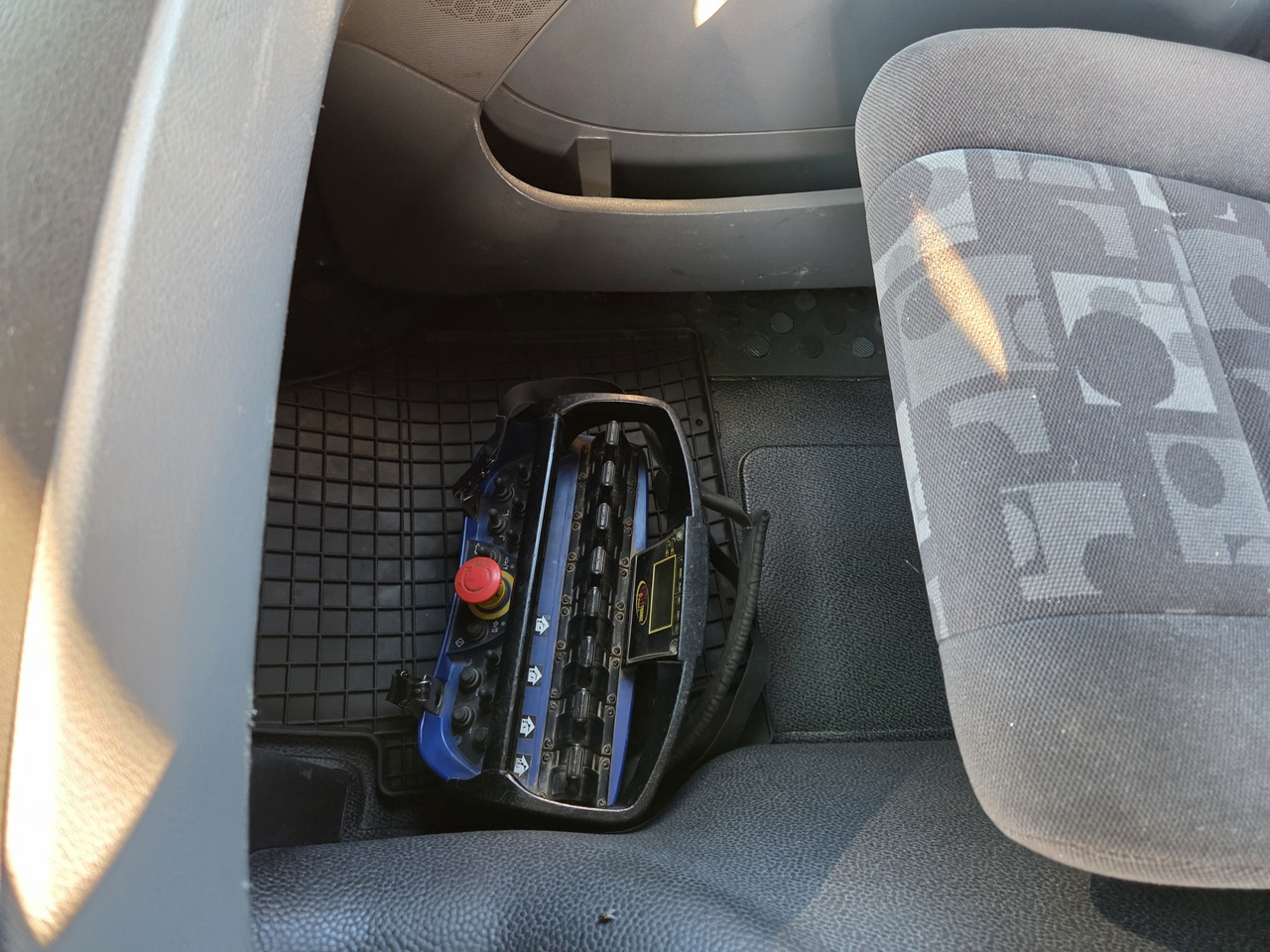 Leasing MERCEDES-BENZ ACTROS 3341 6x6 + CRANE PM 30 Radio Control MERCEDES-BENZ ACTROS 3341 6x6 + CRANE PM 30 Radio Control: afbeelding 12 Leasing MERCEDES-BENZ ACTROS 3341 6x6 + CRANE PM 30 Radio Control MERCEDES-BENZ ACTROS 3341 6x6 + CRANE PM 30 Radio Control: afbeelding 12