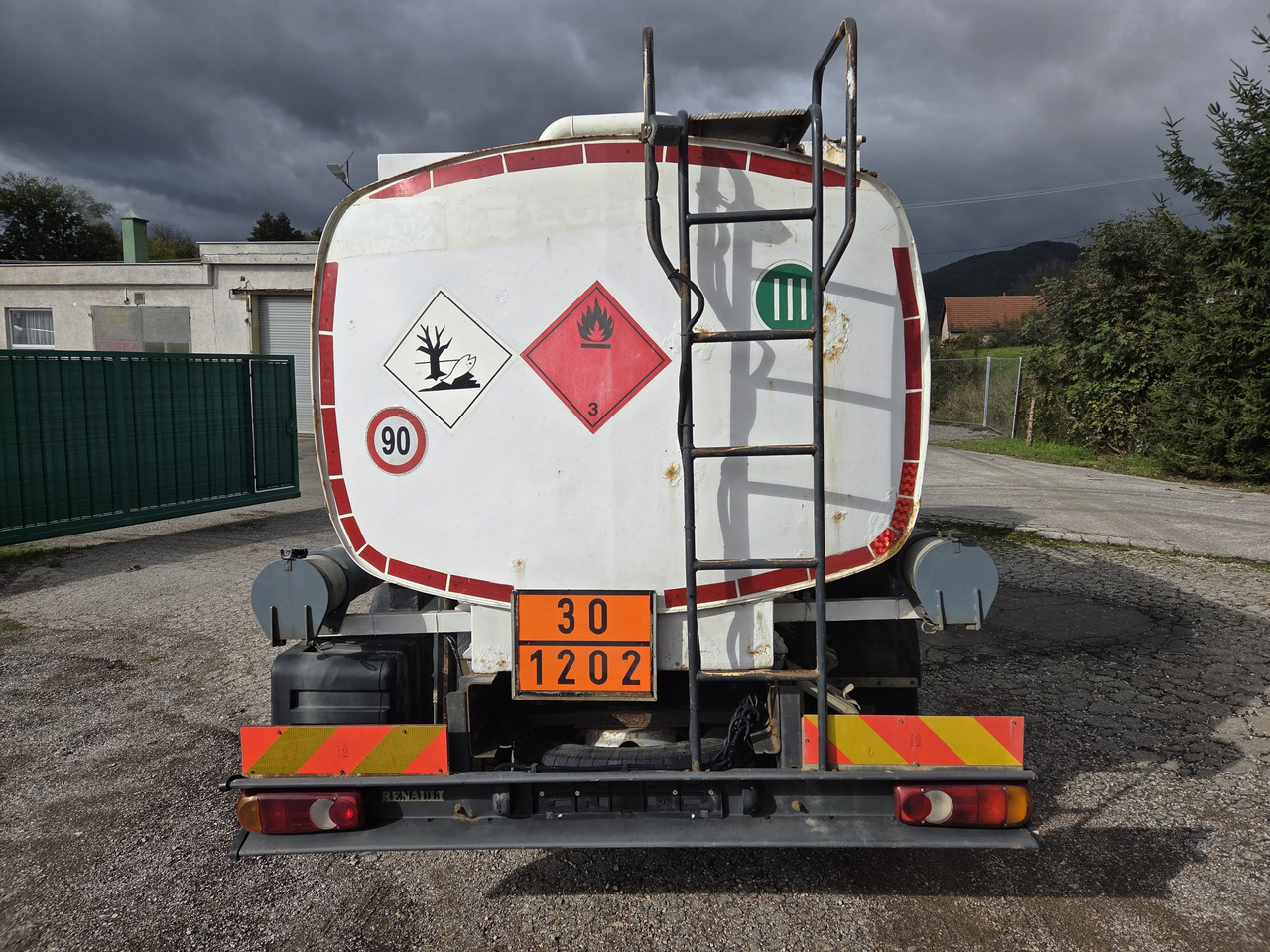 RENAULT MIDLUM 180.10 diesel tanker + dispensing + print - Tankwagen: afbeelding 5 RENAULT MIDLUM 180.10 diesel tanker + dispensing + print - Tankwagen: afbeelding 5