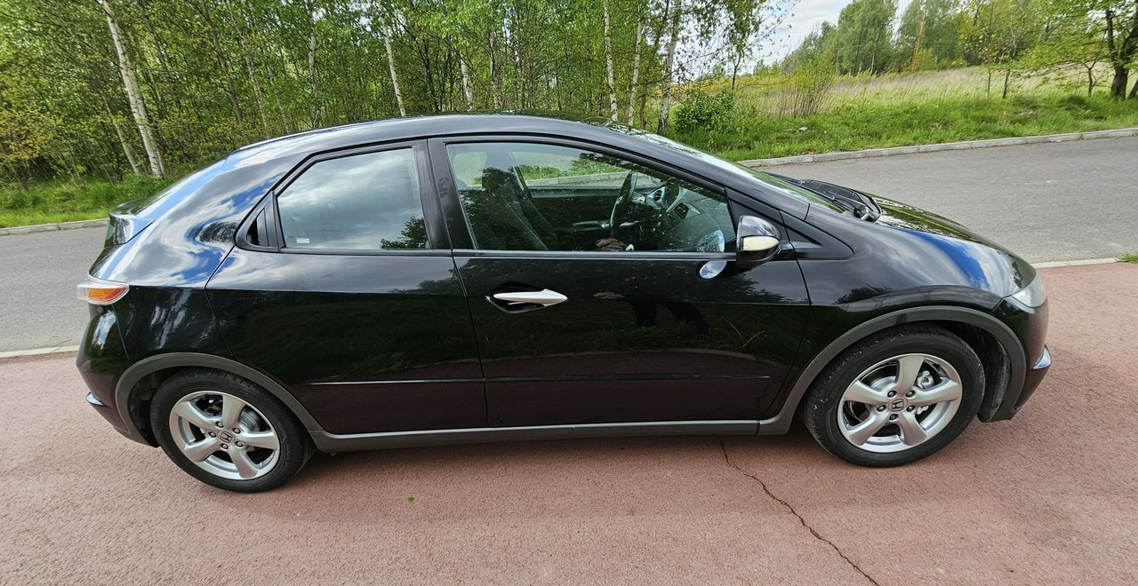 Honda Civic VIII bardzo ładna * pełnosprawna * - Hatchback: afbeelding 3 Honda Civic VIII bardzo ładna * pełnosprawna * - Hatchback: afbeelding 3