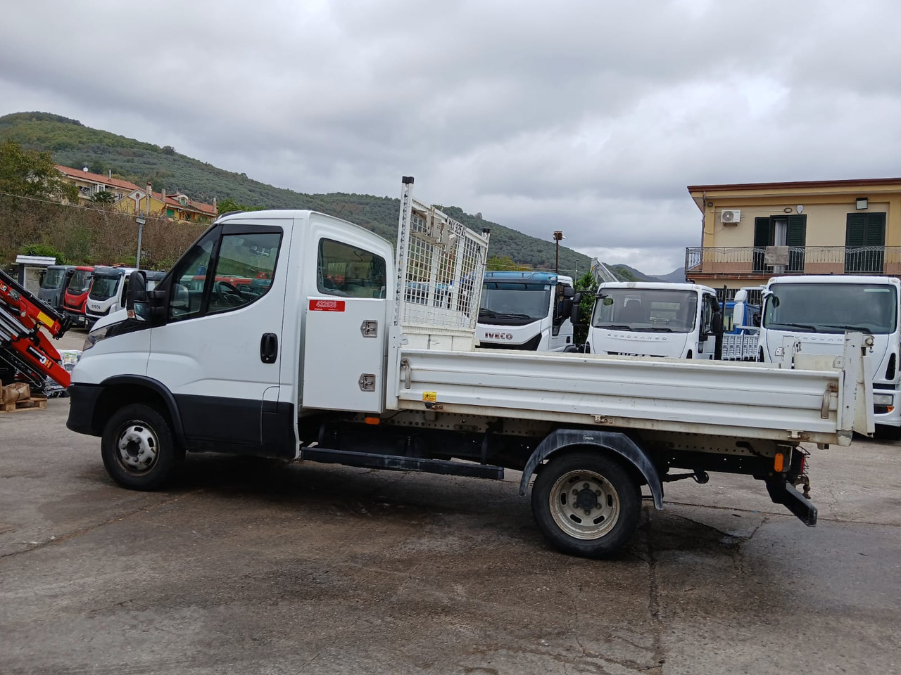 IVECO DAILY 35-120 - Kraanwagen: afbeelding 4 IVECO DAILY 35-120 - Kraanwagen: afbeelding 4