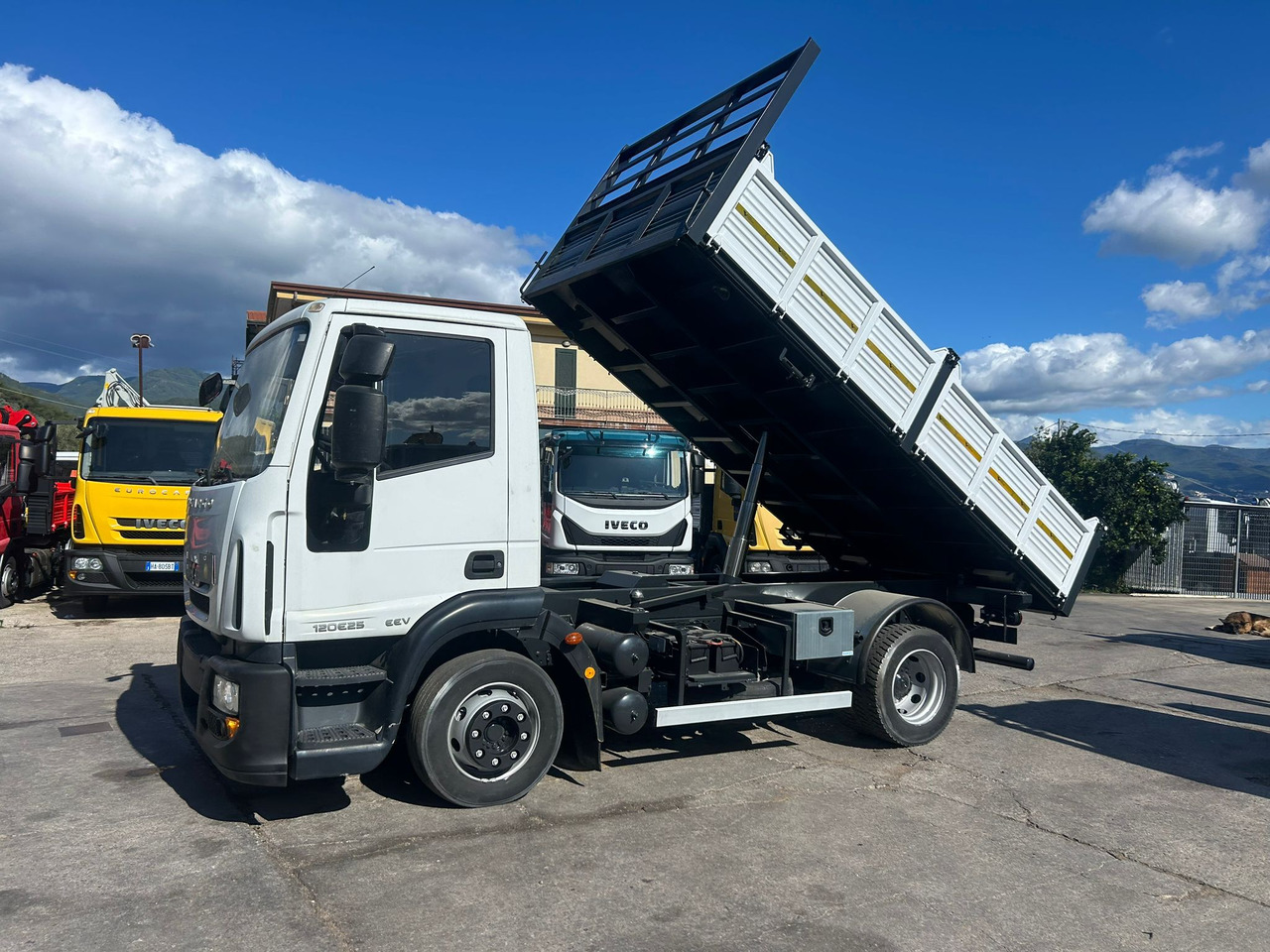 IVECO EUROCARGO 120E25 - Kipper vrachtwagen: afbeelding 3 IVECO EUROCARGO 120E25 - Kipper vrachtwagen: afbeelding 3