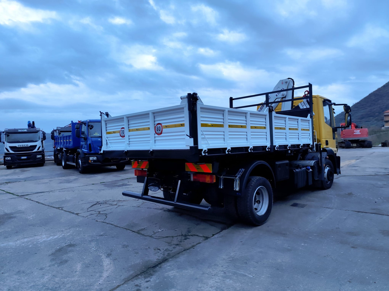 Kraanwagen, Kipper vrachtwagen IVECO EUROCARGO 120E28P: afbeelding 41 Kraanwagen, Kipper vrachtwagen IVECO EUROCARGO 120E28P: afbeelding 41