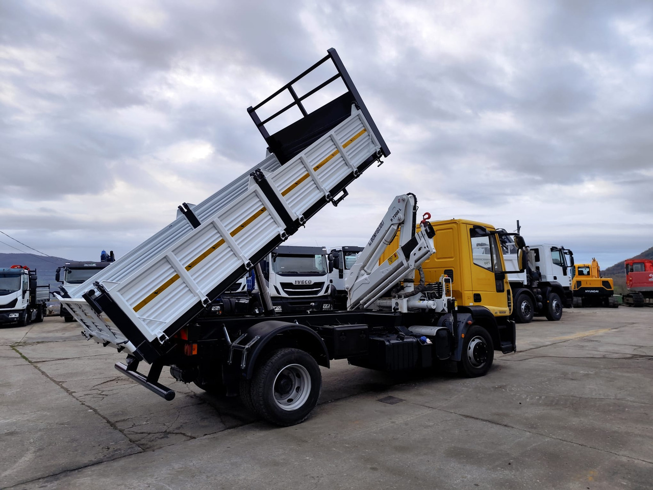 Kraanwagen, Kipper vrachtwagen IVECO EUROCARGO 120E28P: afbeelding 12 Kraanwagen, Kipper vrachtwagen IVECO EUROCARGO 120E28P: afbeelding 12