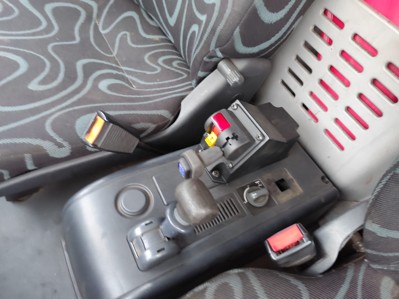 Kraanwagen, Kipper vrachtwagen IVECO EUROCARGO 120E28P: afbeelding 6 Kraanwagen, Kipper vrachtwagen IVECO EUROCARGO 120E28P: afbeelding 6