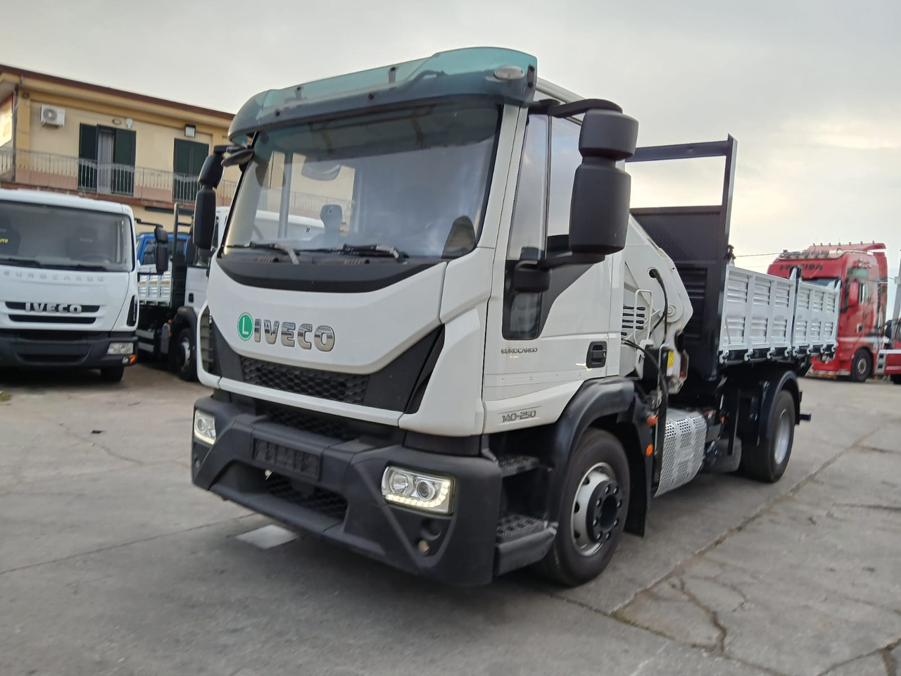 IVECO EUROCARGO 140-250 - Kraanwagen, Kipper vrachtwagen: afbeelding 2 IVECO EUROCARGO 140-250 - Kraanwagen, Kipper vrachtwagen: afbeelding 2