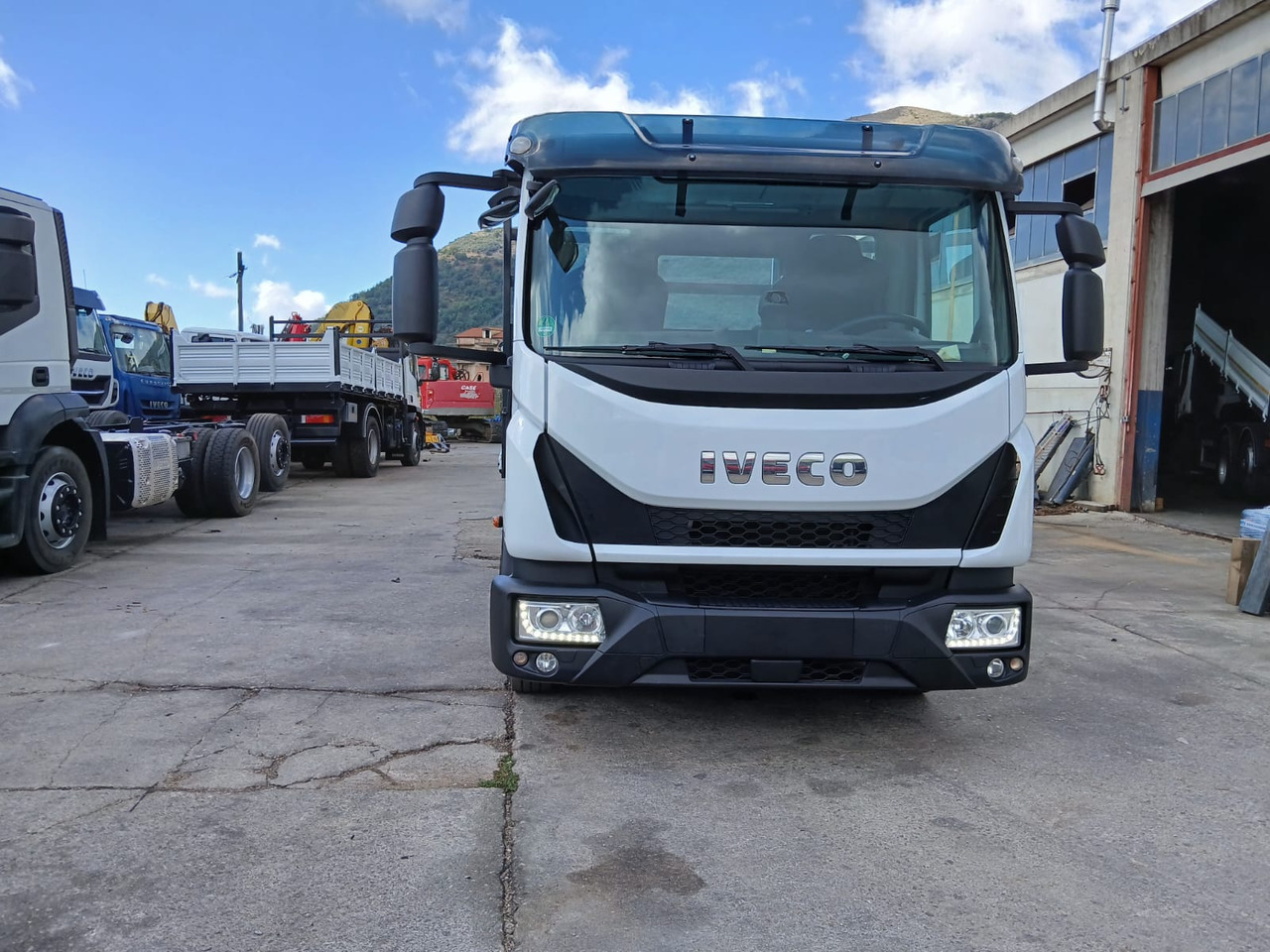 IVECO EUROCARGO 75-210 - Kipper vrachtwagen: afbeelding 4 IVECO EUROCARGO 75-210 - Kipper vrachtwagen: afbeelding 4