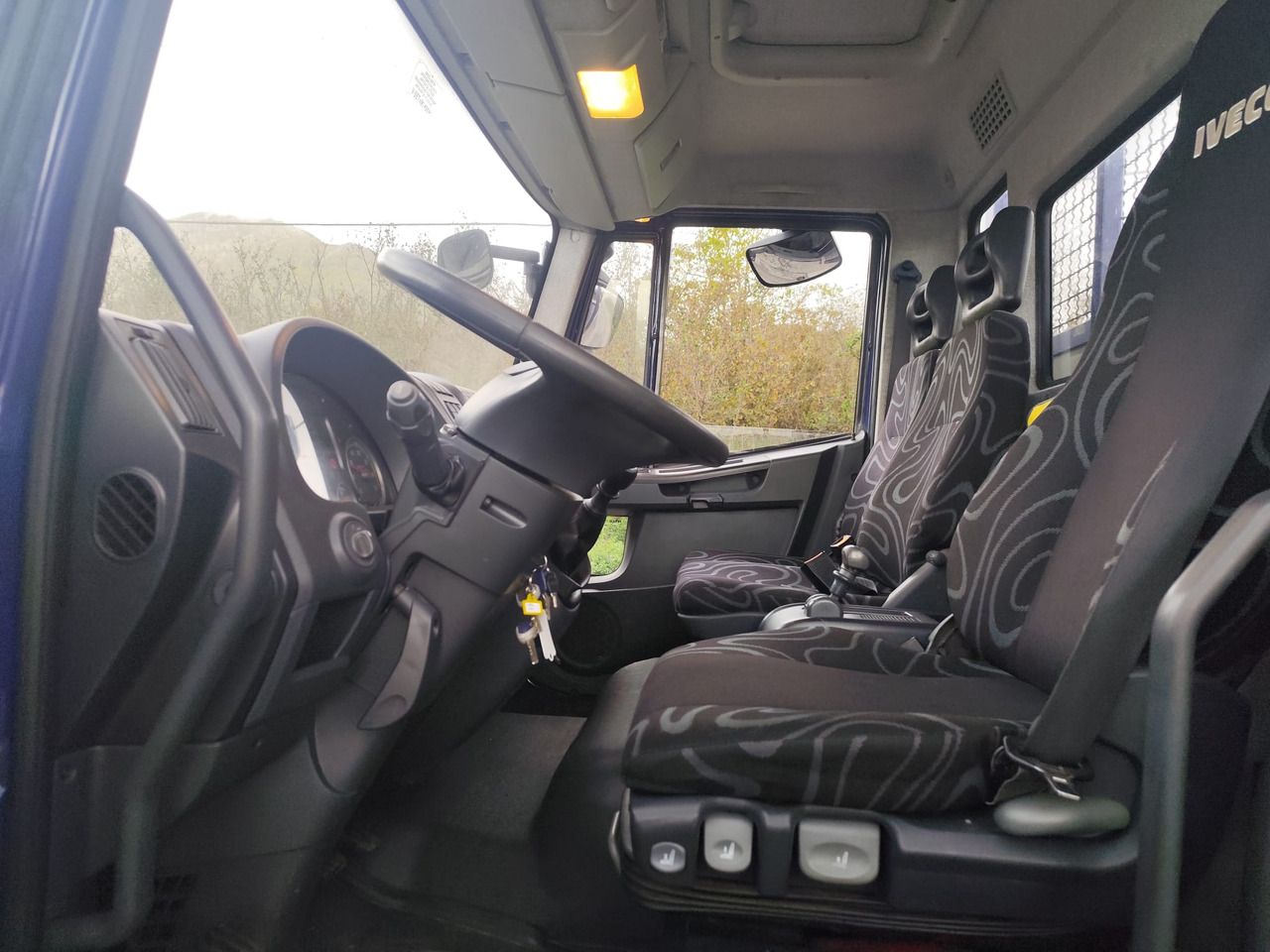 IVECO EUROCARGO 75E18 - Vrachtwagen met open laadbak: afbeelding 3 IVECO EUROCARGO 75E18 - Vrachtwagen met open laadbak: afbeelding 3