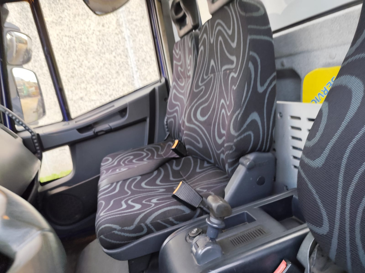 IVECO EUROCARGO 75E18 - Vrachtwagen met open laadbak: afbeelding 3 IVECO EUROCARGO 75E18 - Vrachtwagen met open laadbak: afbeelding 3