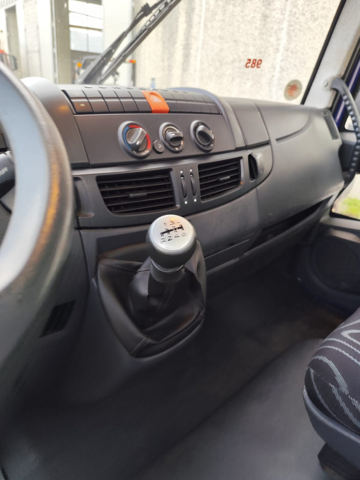 IVECO EUROCARGO 75E18 - Vrachtwagen met open laadbak: afbeelding 4 IVECO EUROCARGO 75E18 - Vrachtwagen met open laadbak: afbeelding 4