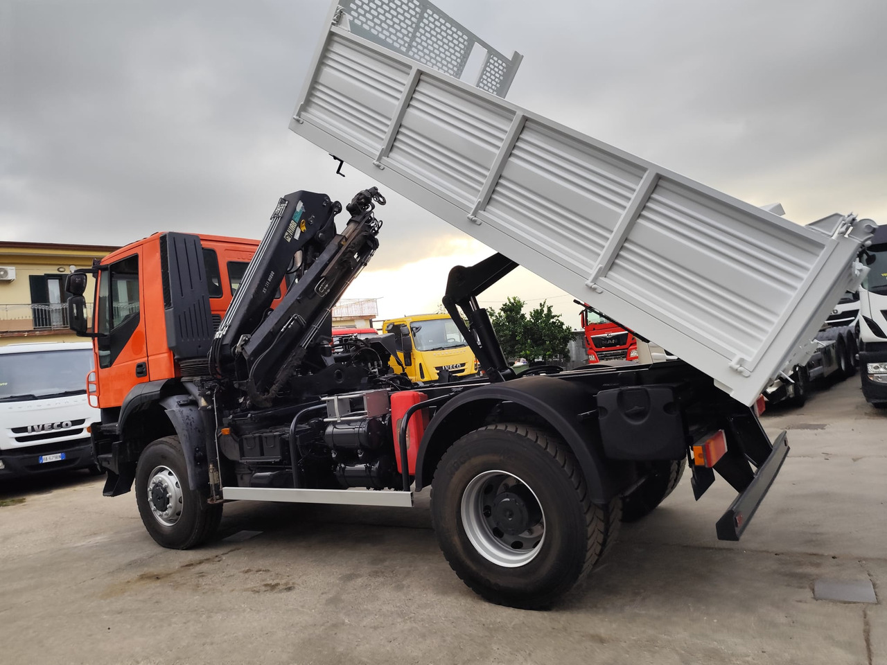 IVECO TRAKKER 190T36 - Kraanwagen, Kipper vrachtwagen: afbeelding 4 IVECO TRAKKER 190T36 - Kraanwagen, Kipper vrachtwagen: afbeelding 4