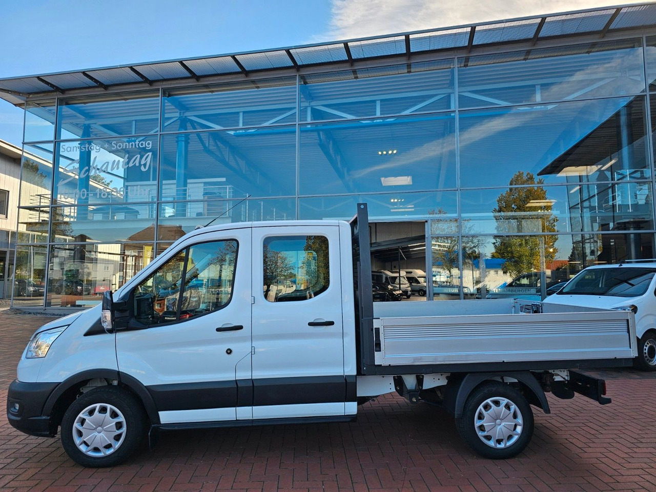 Ford Transit Pritsche 310 DoKa AHK Klima 7 Sitzer - Bestelwagen met open laadbak, Bestelwagen met dubbele cabine: afbeelding 2 Ford Transit Pritsche 310 DoKa AHK Klima 7 Sitzer - Bestelwagen met open laadbak, Bestelwagen met dubbele cabine: afbeelding 2