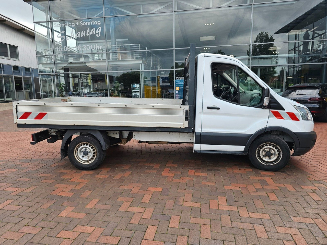 Ford Transit Pritsche 350 L2 Einzelkabine Motorschade - Bestelwagen met open laadbak: afbeelding 2 Ford Transit Pritsche 350 L2 Einzelkabine Motorschade - Bestelwagen met open laadbak: afbeelding 2