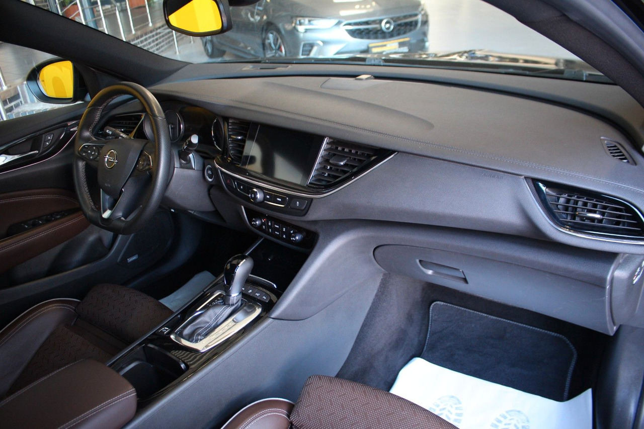 Opel Insignia B Sports Tourer GSi 4x4 Massage Bose - Stationwagen: afbeelding 4 Opel Insignia B Sports Tourer GSi 4x4 Massage Bose - Stationwagen: afbeelding 4