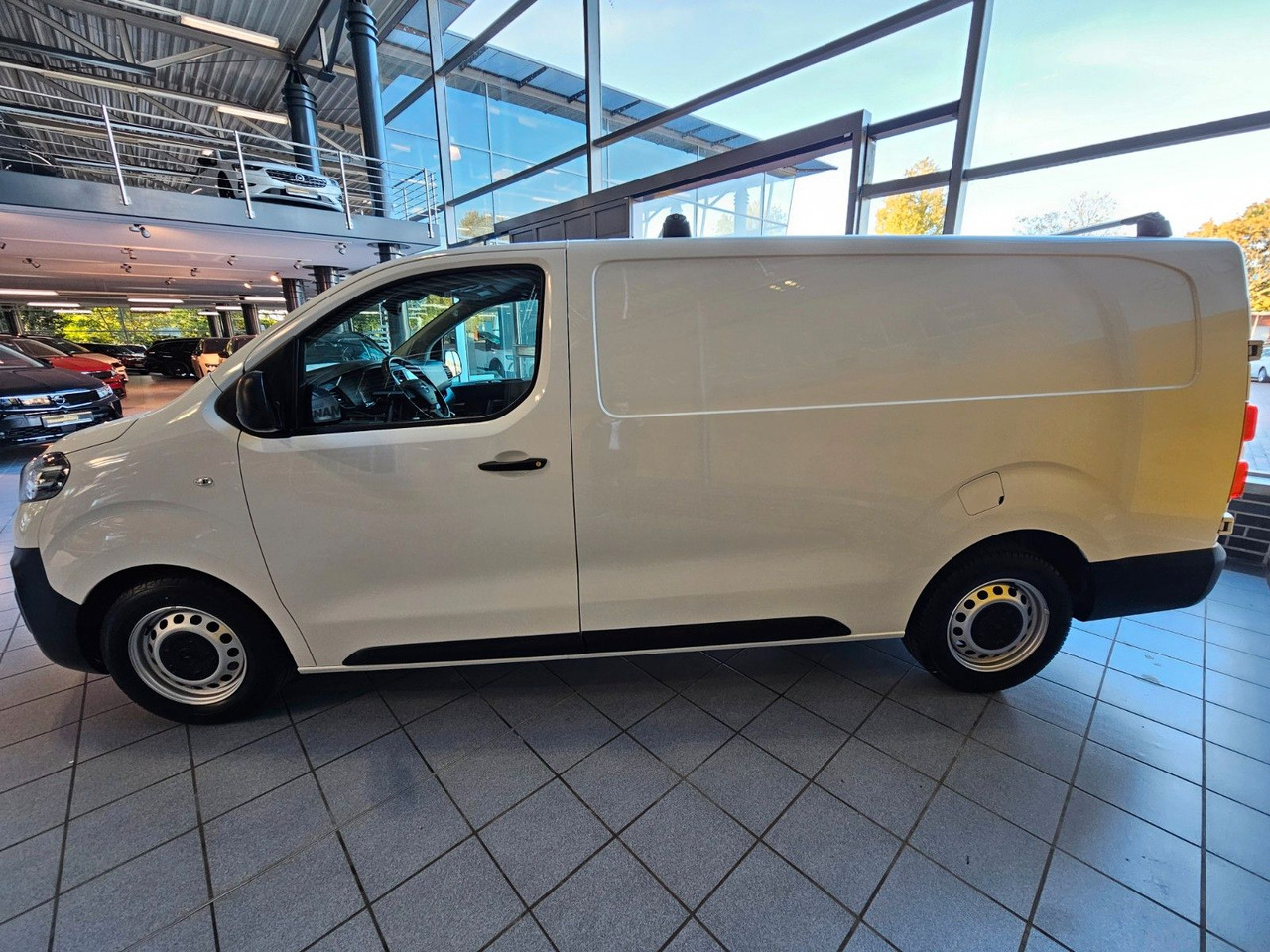 Opel Vivaro Kasten Edition L Sortimo 180°Kamera DAB - Kleine bestelwagen: afbeelding 4 Opel Vivaro Kasten Edition L Sortimo 180°Kamera DAB - Kleine bestelwagen: afbeelding 4
