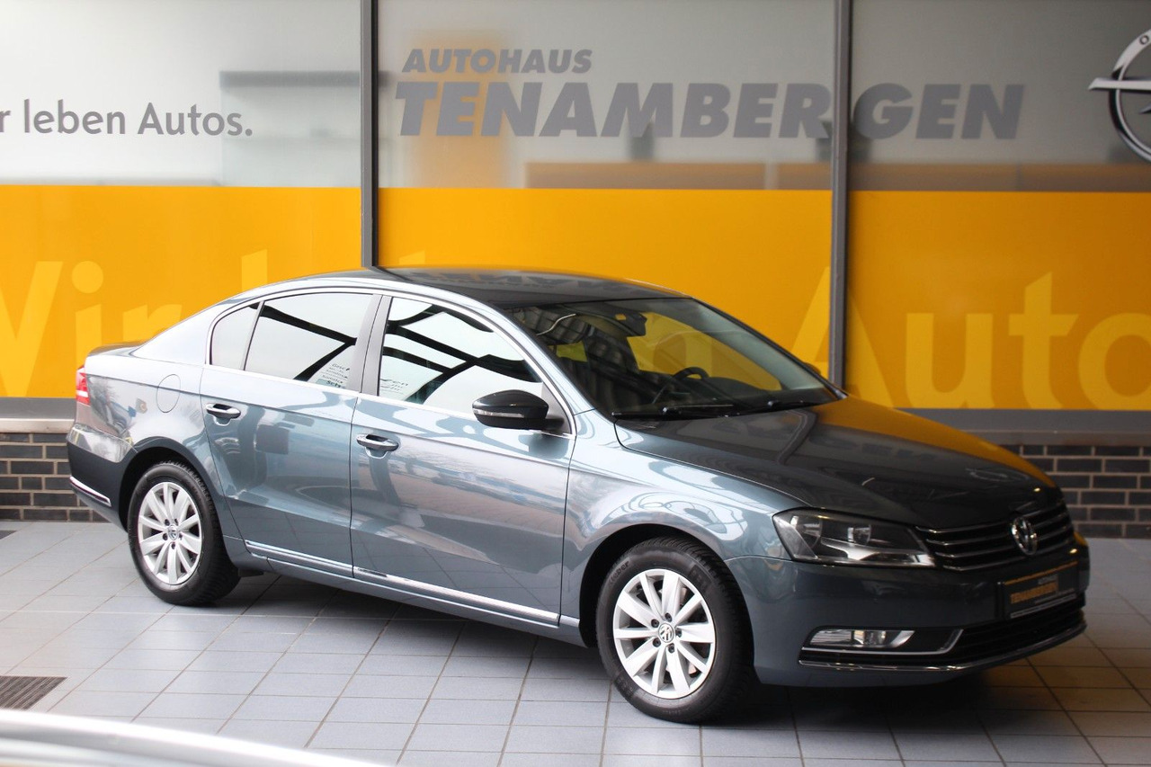 Volkswagen Passat Comfortline BlueMotion Navi PDC - Sedan: afbeelding 1 Volkswagen Passat Comfortline BlueMotion Navi PDC - Sedan: afbeelding 1
