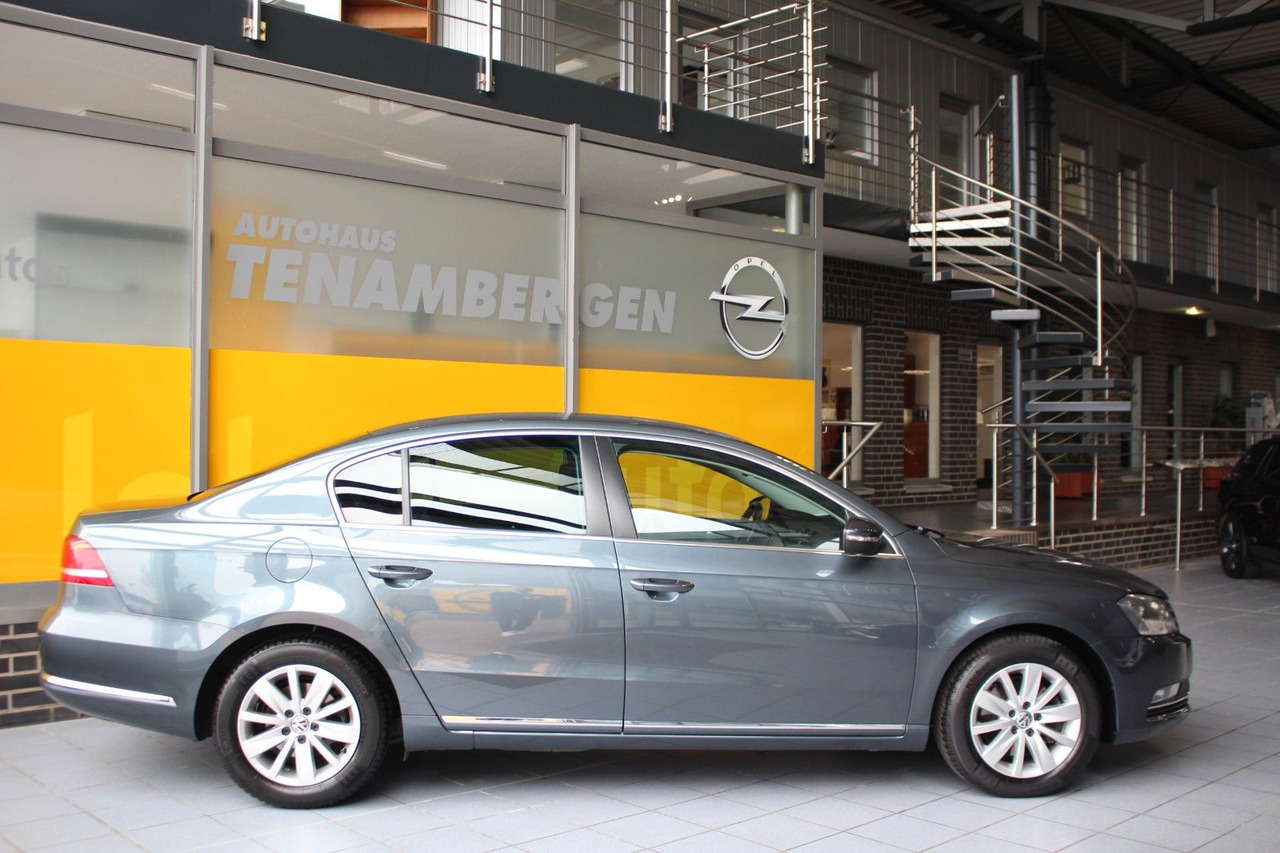 Volkswagen Passat Comfortline BlueMotion Navi PDC - Sedan: afbeelding 3 Volkswagen Passat Comfortline BlueMotion Navi PDC - Sedan: afbeelding 3