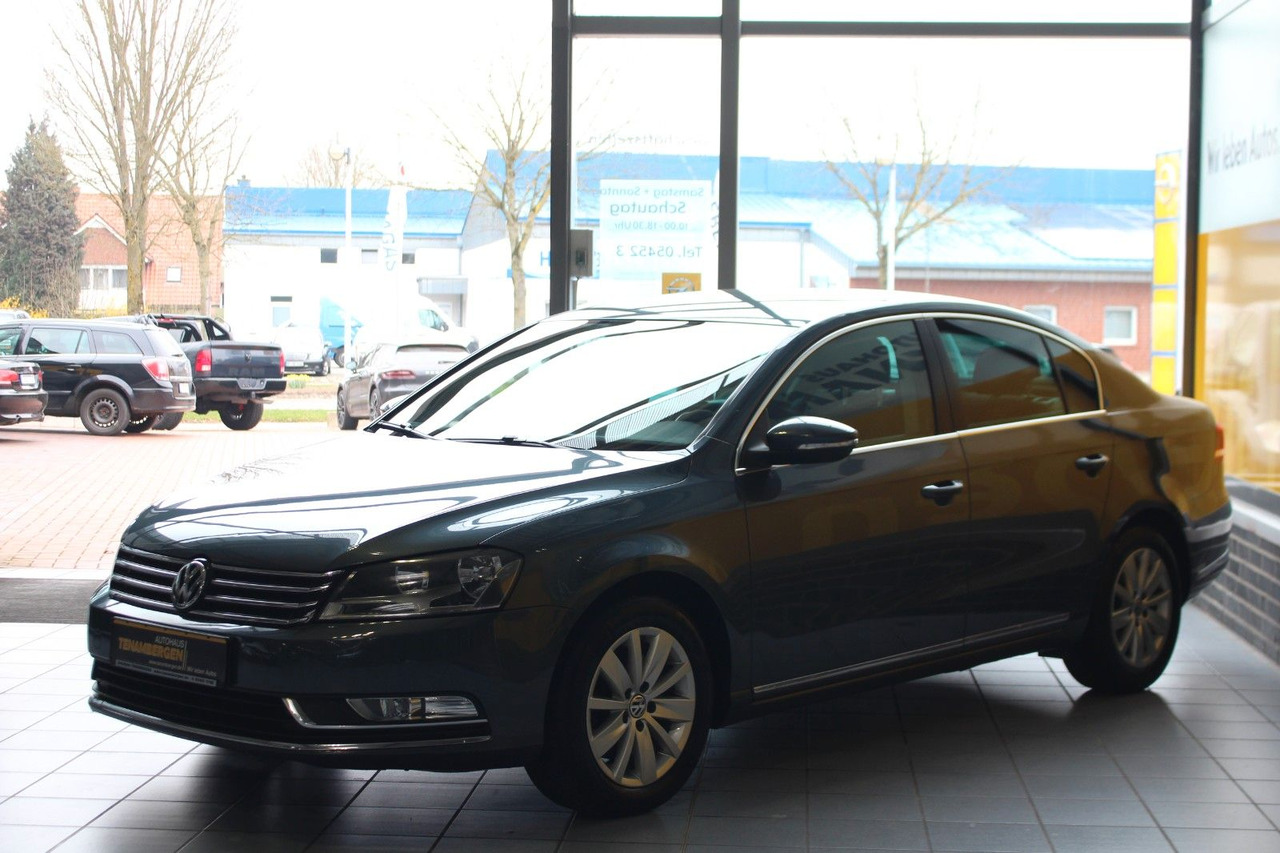 Volkswagen Passat Comfortline BlueMotion Navi PDC - Sedan: afbeelding 4 Volkswagen Passat Comfortline BlueMotion Navi PDC - Sedan: afbeelding 4