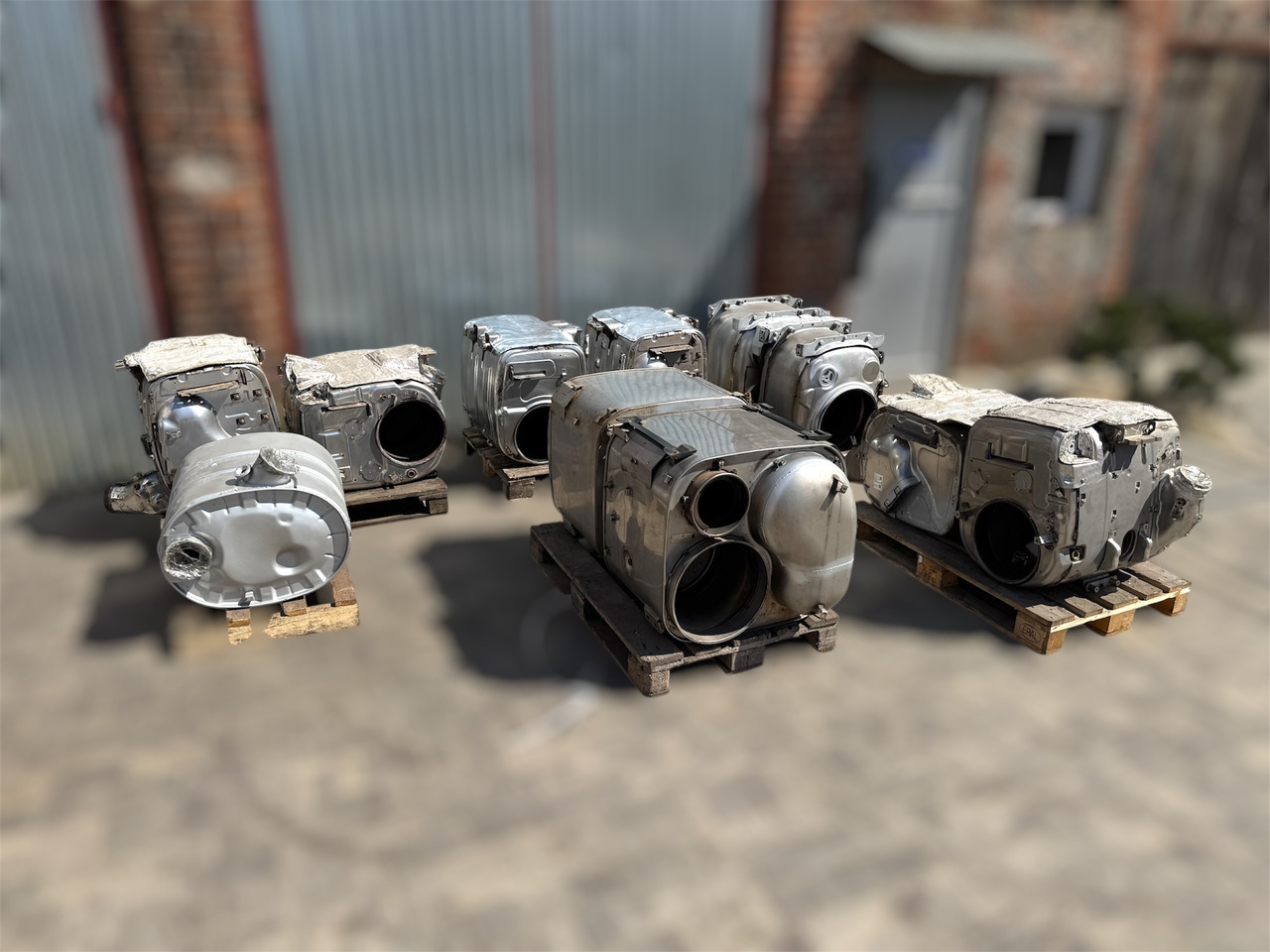 Catalyst exhaust SCR DPF DOC DAF MAN VOLVO SCANIA RENAULT XF 106 XG XG+ TGX TGS FH13 - Katalysator: afbeelding 1 Catalyst exhaust SCR DPF DOC DAF MAN VOLVO SCANIA RENAULT XF 106 XG XG+ TGX TGS FH13 - Katalysator: afbeelding 1
